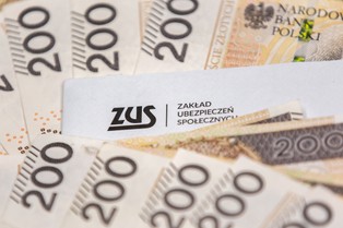 Czternasta emerytura. Czy trzeba składać wniosek? ZUS wyjaśnia