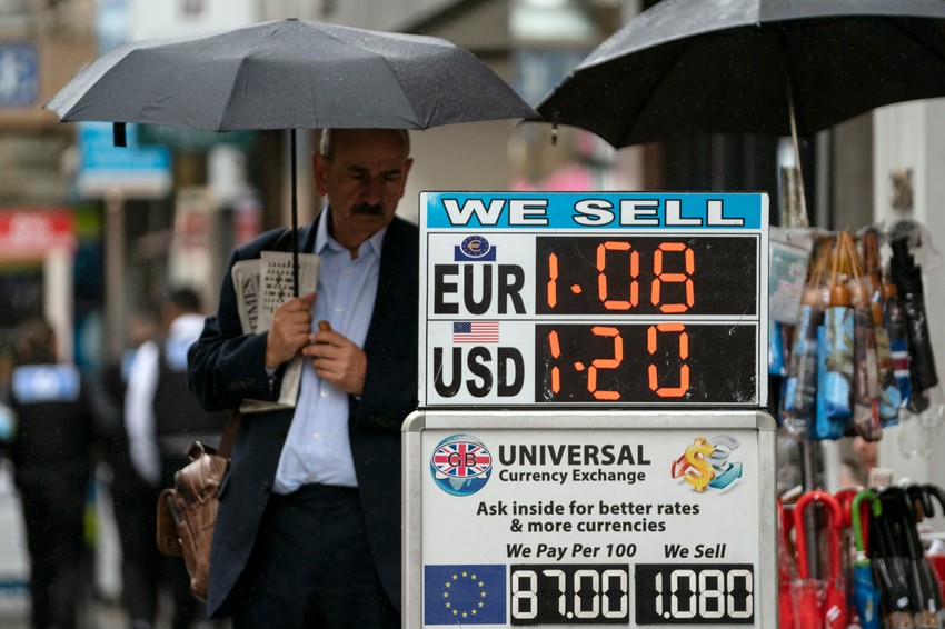 Funta je već pala u odnosu na dolar