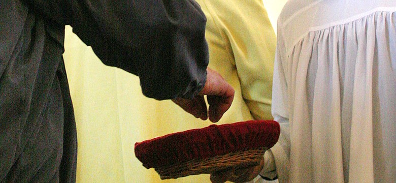 Zapłać księdzu, bo Cię wyczyta z ambony