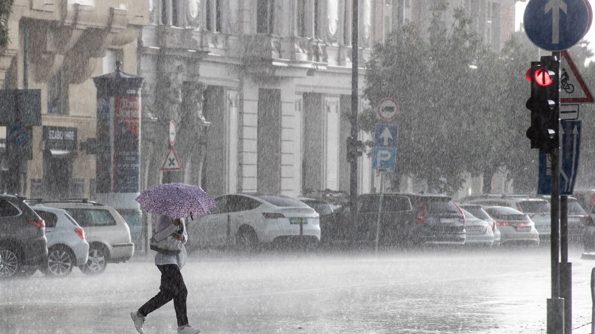 Kiadták a riasztást: felhőszakadás és jégeső szakítja négy részre az országot pár órán belül