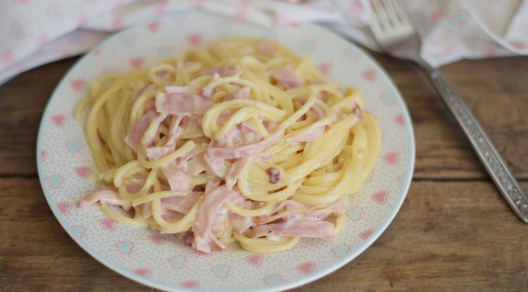 Rupáner-konyhája: 15 perces  Sonkás-baconos tejszínes spagetti recept Fotó: Getty Images