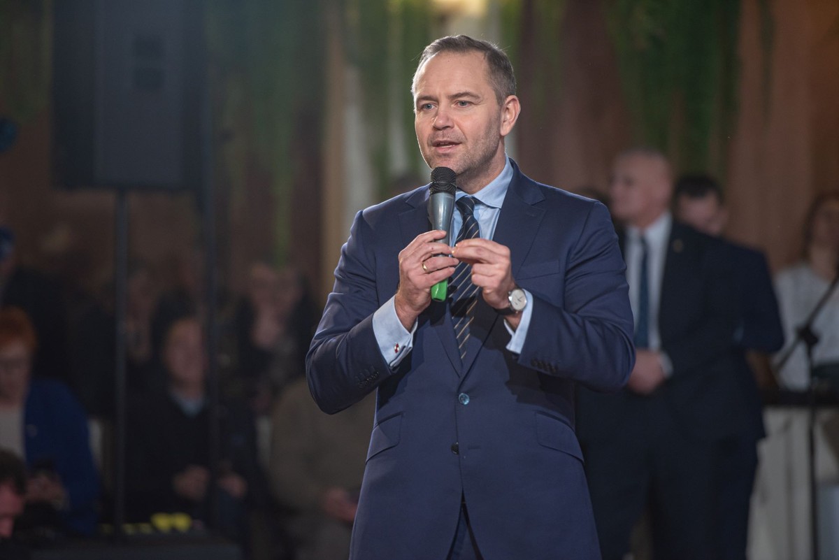 Nawrocki podczas poniedziałkowej ( rozmowy w TV Trwam oraz Radiu Maryja pytany, jak wyobraża sobie współpracę z rządem Donalda Tuska zapewnił, że niezależnie od tego jak krytycznie ocenia premiera, to współpraca pomiędzy nimi jest możliwa.