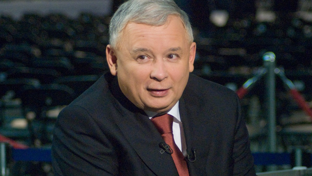 "Wprost": Jarosław Kaczyński nie rezygnuje z koncepcji utworzenia ewentualnej koalicji z Platformą Obywatelską. Jak jednak podkreśla prezes PiS, współpraca z PO jest możliwa tylko pod jednym warunkiem: Tusk musiałby przeżyć iluminację i zweryfikować swoje liberalne poglądy.