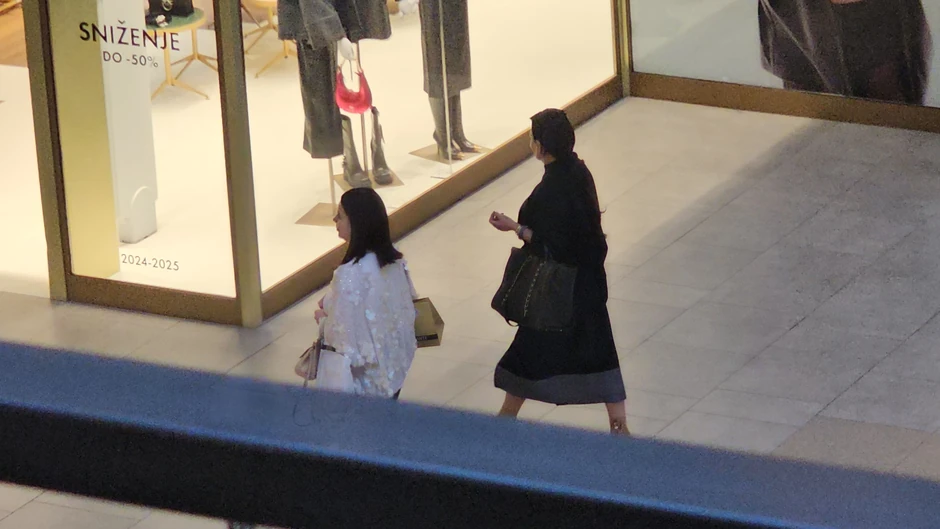 Slađa Trajković sa ćerkom u šopingu