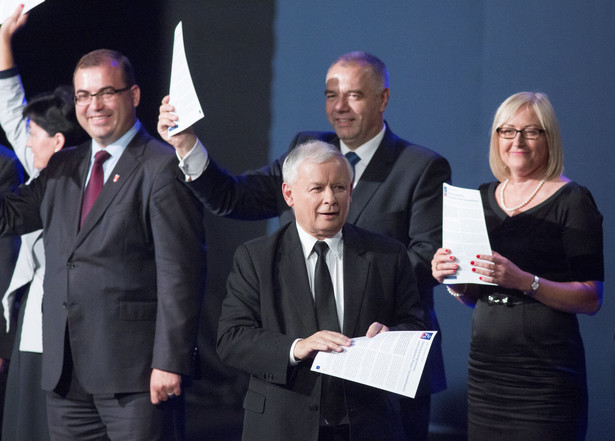 Kaczyński bije w PO: Arogancja, niekompetencja, patologia i korupcja