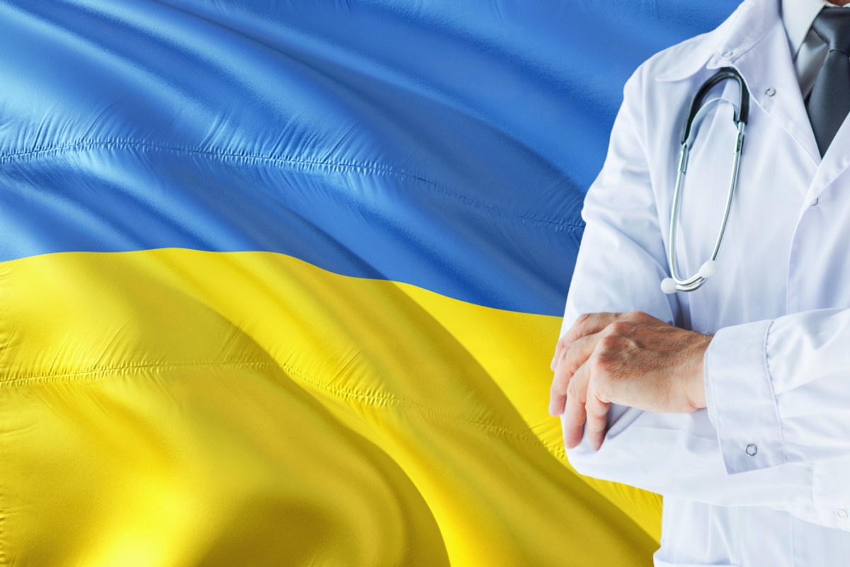 Tylko dziewięciu specjalistów zza wschodniej granicy dostało w pierwszej połowie roku zezwolenie na pracę w Polsce. Szpitale chcą ich zatrudniać, ale przeszkodą są ciągnące się nawet dwa lata formalności.