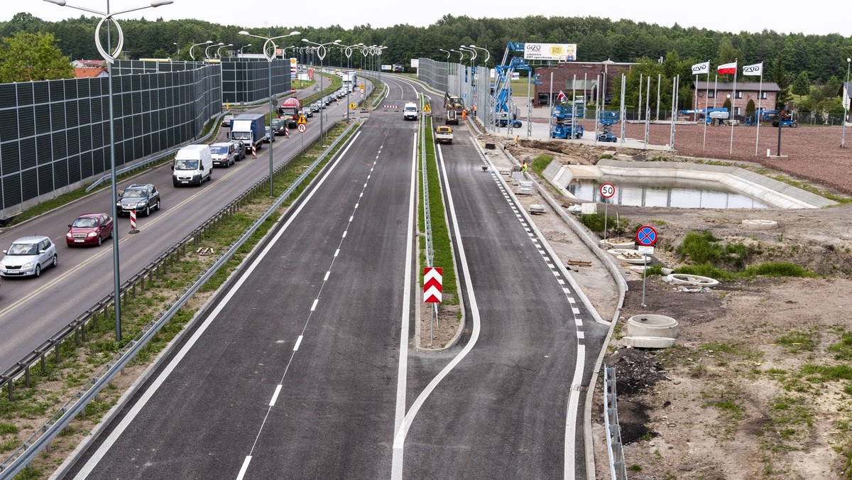 Dokładnie za miesiąc ruch na ulicy Beskidzkiej w Tychach będzie odbywał się po zmodernizowanej nawierzchni. Takie zapewnienia złożyli przedstawiciele spółki Polimex Mostostal.