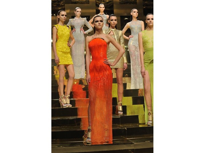 Kasia Struss na pokazie Versace w ramach tygodnia mody haute couture w Paryżu