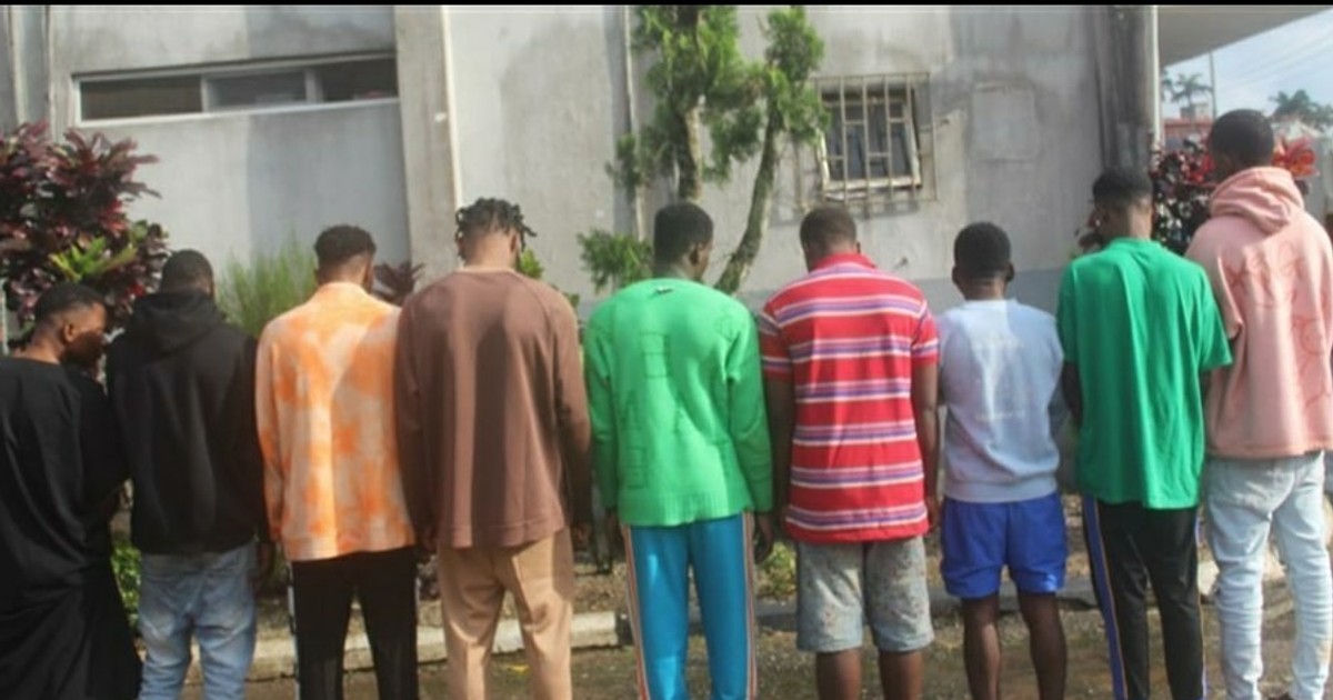 EFCC operatives arrest yahoo school operators after raid in Edo - Vimarsana News