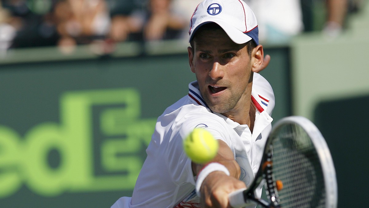 Novak Djoković wygrał z Viktorem Troickim 6:3, 6:1, 6:3 i awansował do ćwierćfinału rozgrywanego na kortach trawiastych wielkoszlemowego Wimbledonu (z pulą nagród 16,1 mln funtów). Mecz trwał 93 minuty.