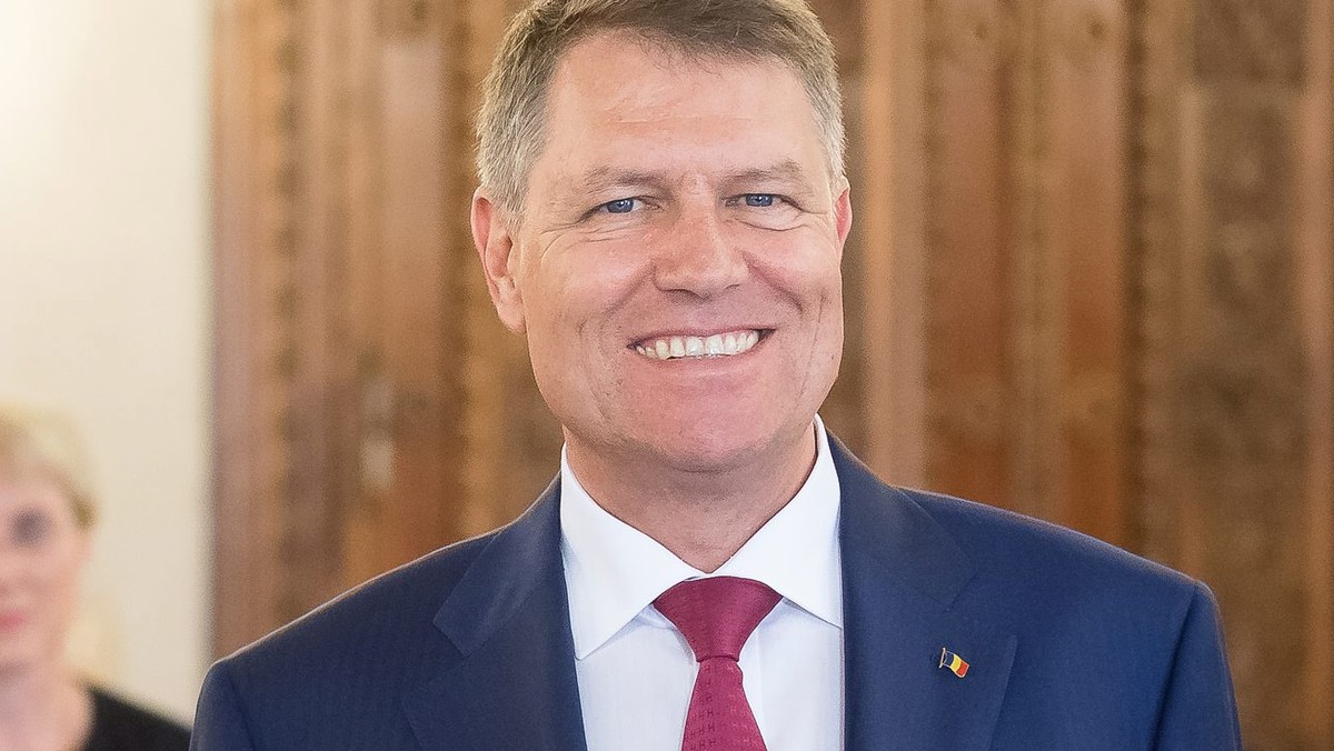 Prezydent Rumunii Klaus Iohannis poparł polski rząd w jego sporze z Komisją Europejską wokół sprawy Trybunału Konstytucyjnego. Zaznaczył, że w obecnej sytuacji politycznej instytucje unijne powinny działać na rzecz wzmacniania pozycji Polski.