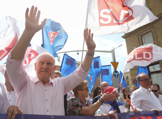 rzewodniczący Ogólnopolskiego Porozumienia Związków Zawodowych Jan Guz podczas marszu OPZZ