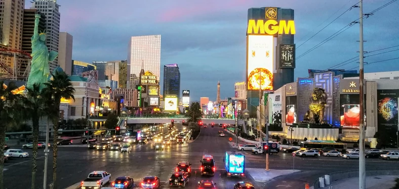 Las Vegas Strip - główna ulica nowego Vegas, to w hotelach i centrach konferencyjnych położonych wzdłuż niej odbywa się znaczna część wydarzeń targowych.