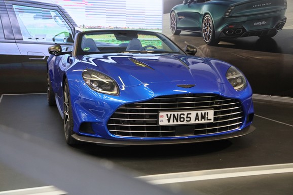 Luksuz na točkovima! Ovo je najskuplji automobil na Sajmu u Beogradu: "Težak" je neverovatnih pola miliona evra i to bez opreme (FOTO/VIDEO)