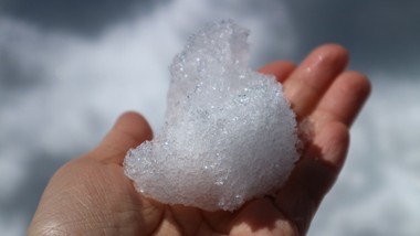 Przekonajmy się, ile wiesz o... śniegu. Szybki QUIZ, tylko 10 pytań i 2 odpowiedzi do wyboru!