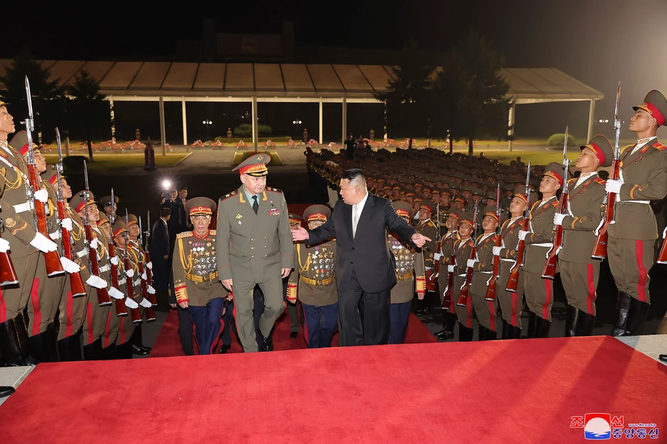 Kim Džong Un i Sergej Šojgu u Pjonjangu