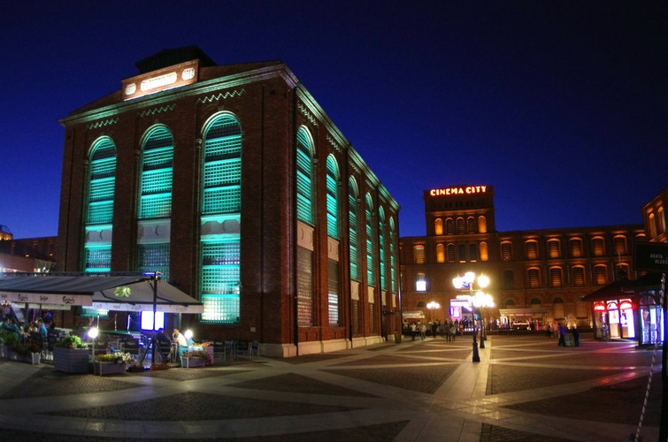 2. Manufaktura – Łódź
<br><br>
Powstała w 2006 roku. Jej powierzenia to 110 tys. metrów kwadratowych