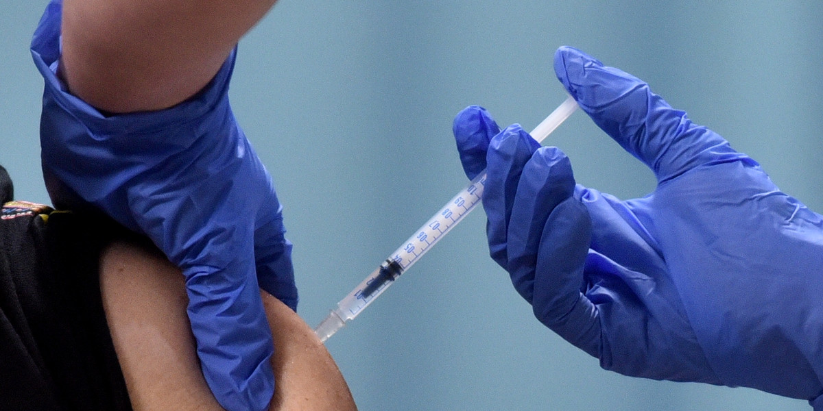 Nowe szczepionki przeciw COVID będą w listopadzie – informuje Ministerstwo Zdrowia. 