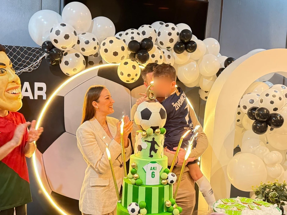 Aleksandra Prijović i Filip Živojinović sa sinom 