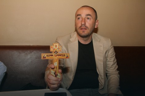 Alen Azarić kaže da nije završio medicinu, ali da se "baš razume u onkologiju"