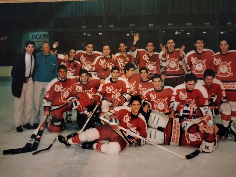 CH Jaca po zdobyciu mistrzostwa Hiszpanii w sezonie 1990/91. Drugi z lewej trener Józef Kurek