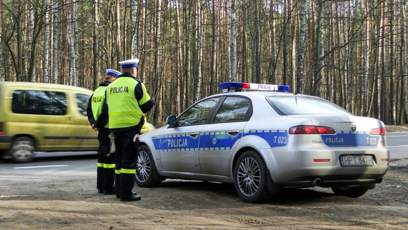 Jeden wybrał się w podróż niesprawnym autem, inny bez prawa jazdy. Posypały się bardzo wysokie mandaty