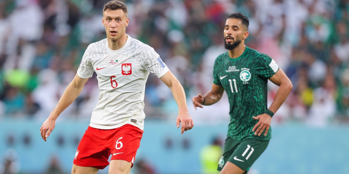 Krystian Bielik w starciu przeciwko Arabii Saudyjskiej.