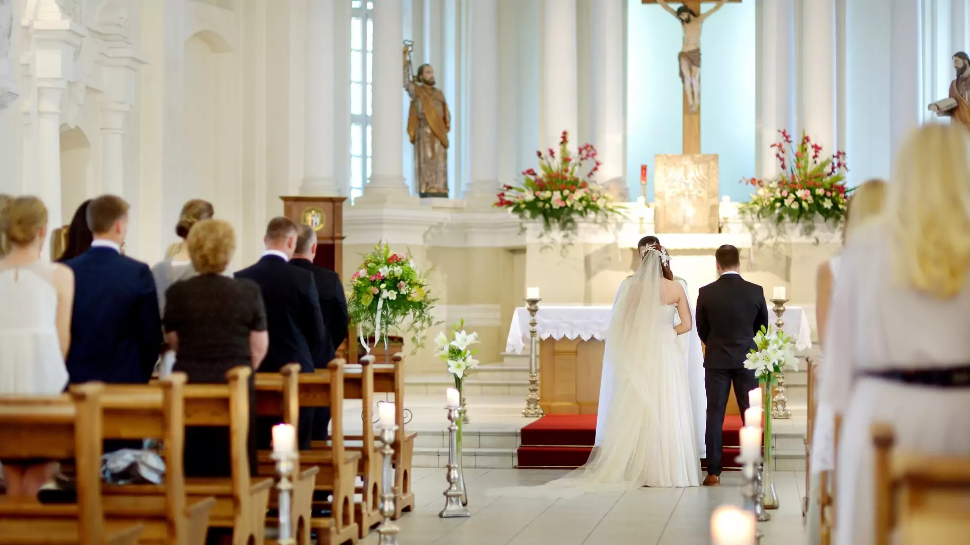 Coraz mniej ślubów kościelnych. Dane są alarmujące