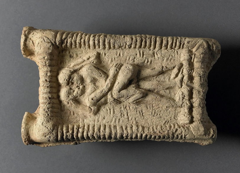 Starożytne gliniane tabliczki przedstawiają ślady pocałunków sprzed tysięcy lat