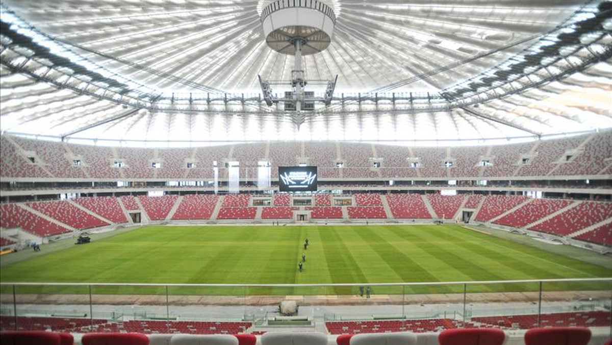 Stadion Narodowy w Warszawie gotowy na mecz Polski z Ukrainą. Organizatorzy jutrzejszego spotkania zrobią wszystko, by uniknąć kompromitacji, jaka przytrafiła się w październiku przed starciem z Anglią.