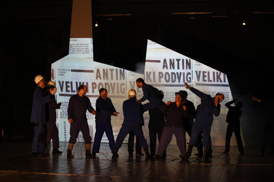 Scena iz predstave "Moja fabrika"