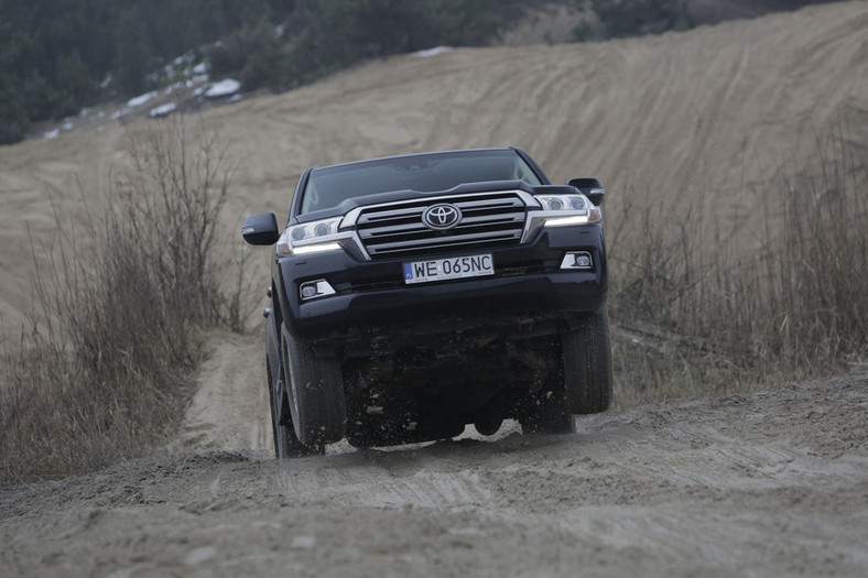 Toyota Land Cruiser V8 - zabili ją i wróciła!