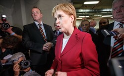 Sturgeon chce odsunąć Torysów od władzy. "Premier straciła autorytet i wiarygodność"