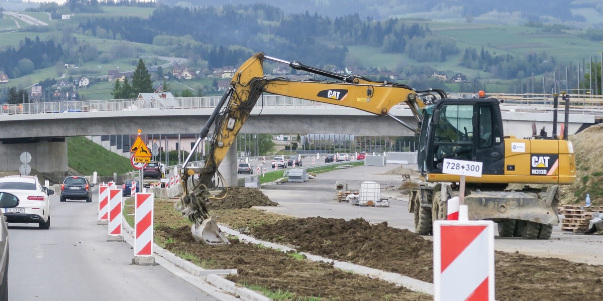 Do końca roku GDDKiA chce uruchomić przetargi na budowę 14 fragmentów szybkich tras o łącznej długości 435 kilometrów - pisze "Rzeczpospolita".