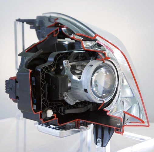 Nowe reflektory AFL zostały opracowane wspólnie przez specjalistów z Opla i firmy Hella