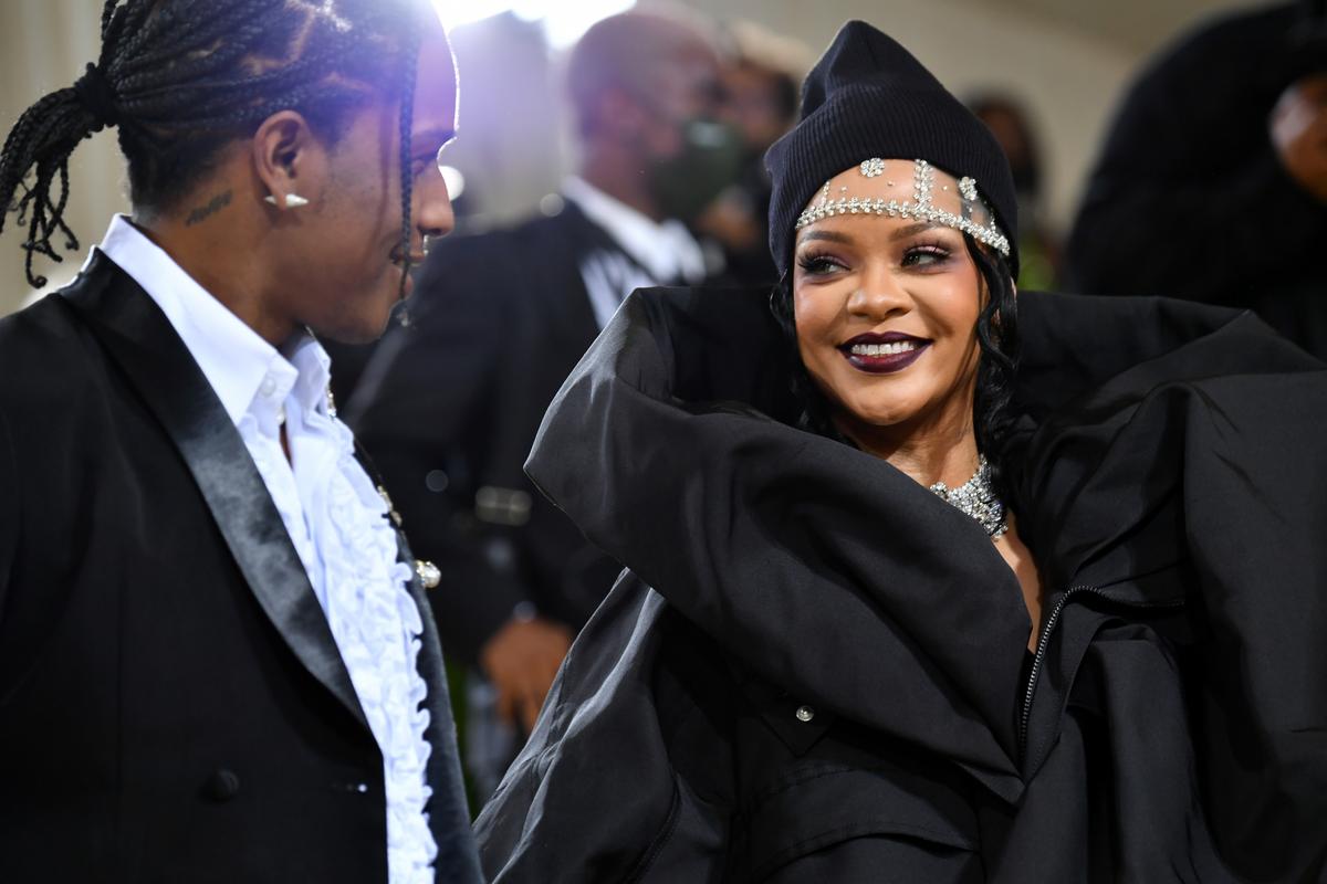 Rihanna várandós! Elképesztő fotókkal jelentették be A$AP Rocky-val közösen