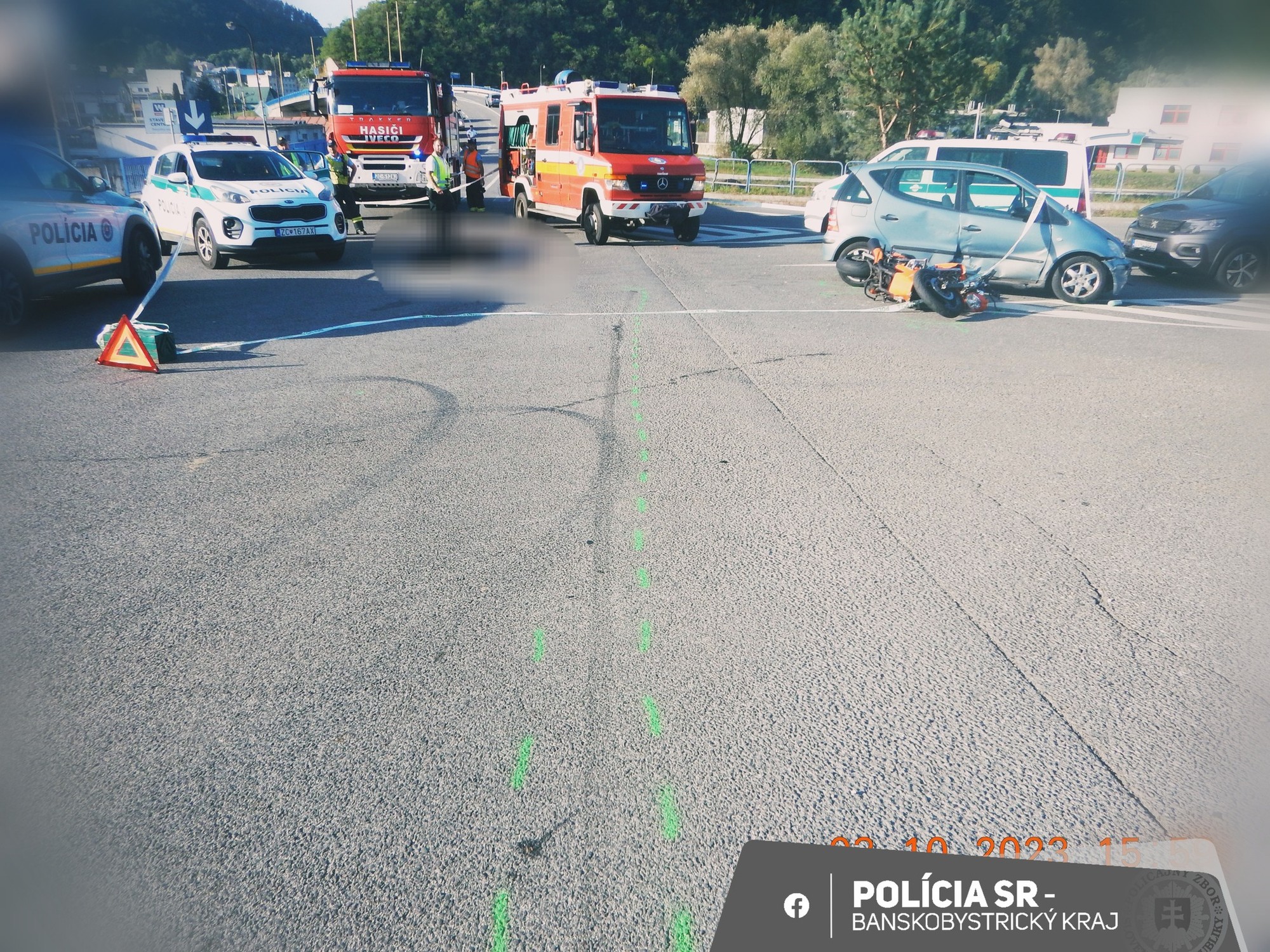 Smrť 65-ročného motocyklistu polícia vyšetruje ako prečin usmrtenia.