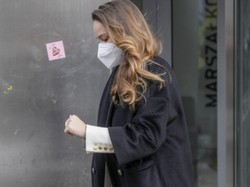 Minimum ozdobników - maksimum dobrego stylu: Zimowa elegancja Alicji Bachledy-Curuś. FOTO