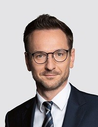 Buda: Promujemy fotowoltaikę w miastach. Wspólnoty i spółdzielnie mieszkaniowe będą mogły zarabiać na produkcji energii