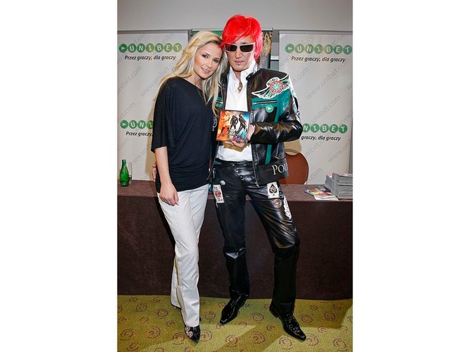 Grudzień 2008: widać, kto w tym duecie ma być oczkiem uwagi