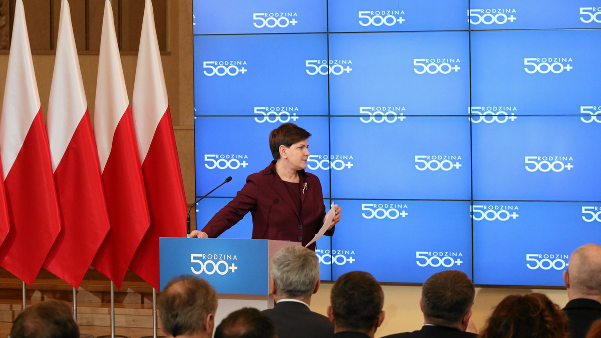 Program "Rodzina 500 plus" odmienił polskie państwo opiekuńcze – napisał brytyjski dziennik "The Economist", podkreślając jednocześnie, że według szacunków Banku Światowego program PiS-u obniżył wskaźnik skrajnego ubóstwa wśród dzieci z 11,9 proc. do 2,8 proc.