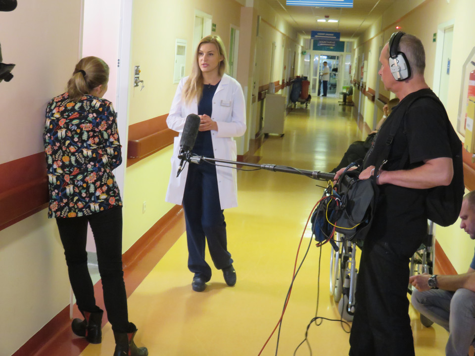 W szpitalu na kieleckim Czarnowie powstają zdjęcia do serialu dokumentalnego