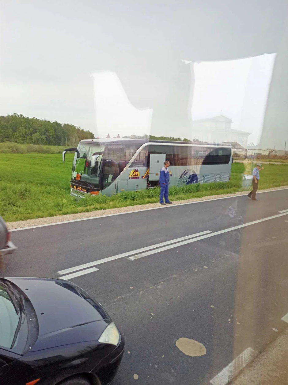 Autobus sleteo sa puta kod Bijeljine