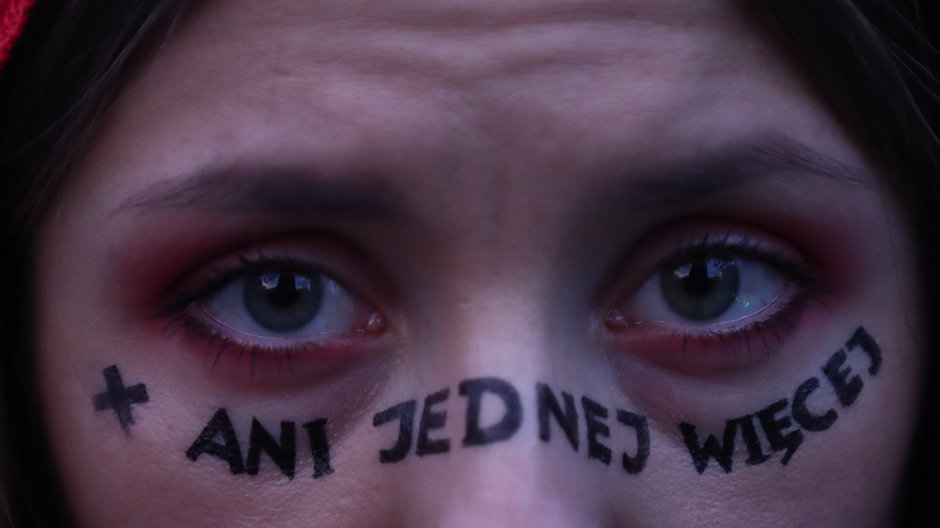 Kraków. Manifestacja "Ani jednej więcej. Marsz dla Izy" po śmierci 30-letniej Izy z Pszczyny