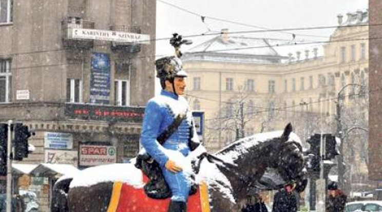 Kokárdában lapátolhatjuk majd a havat