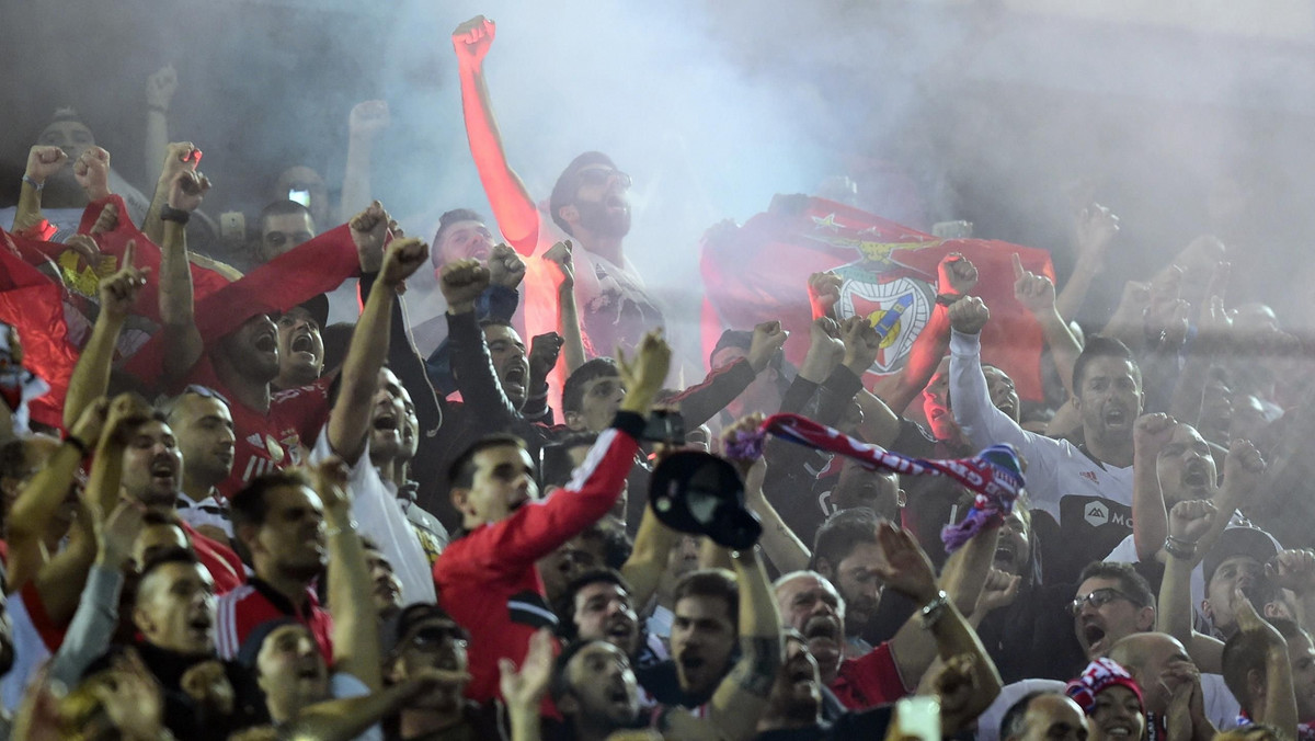 Benfica została ukarana przez Europejską Unię Piłkarską zamknięciem stadionu w zawieszeniu na dwa lata po wygranym 2:1 meczu z Atletico Madryt na Vicente Calderon pod koniec września w Lidze Mistrzów.