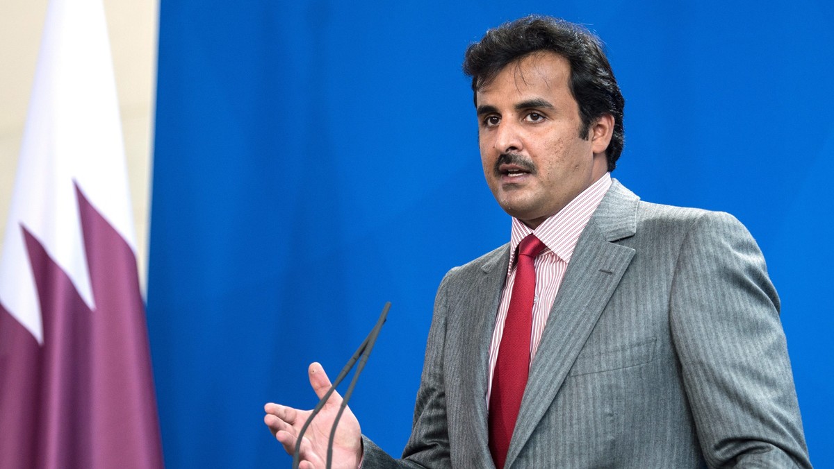 Emir Kataru Tamim ibn Hamad as-Sani zapewnił dziś w Berlinie, że jego kraj nie wspiera dżihadystów z Państwa Islamskiego. Kanclerz Angela Merkel wezwała go do lepszego traktowania zagranicznych robotników zatrudnionych przy budowie stadionów na mundial.