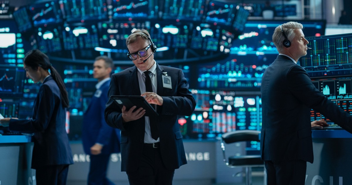 Bezpiecznie i agresywnie. Portfele 50/50 ze spółek dywidendowych i wzrostowych akcji AI [INWESTOWANIE]