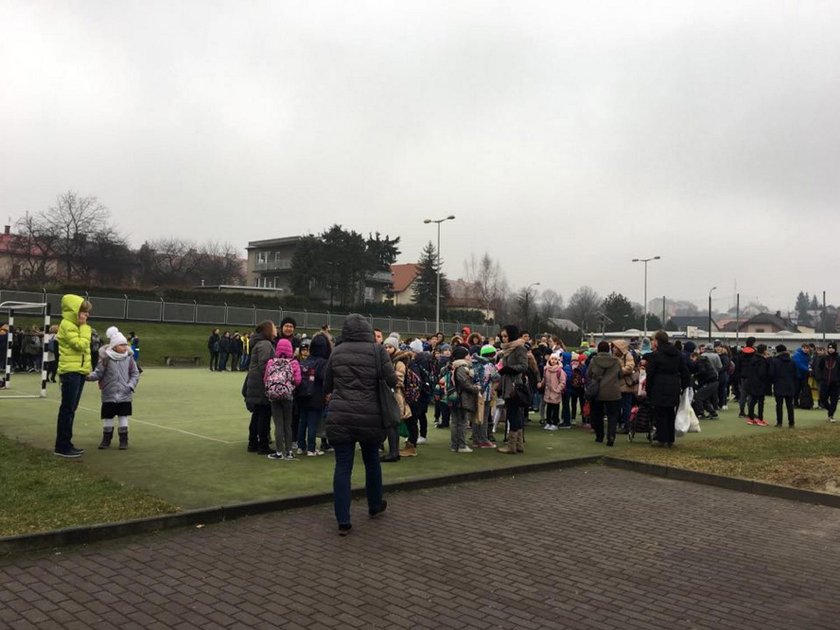 Wadowice. Ktoś rozpylił gaz w szkole. Ewakuowano ponad 500 uczniów