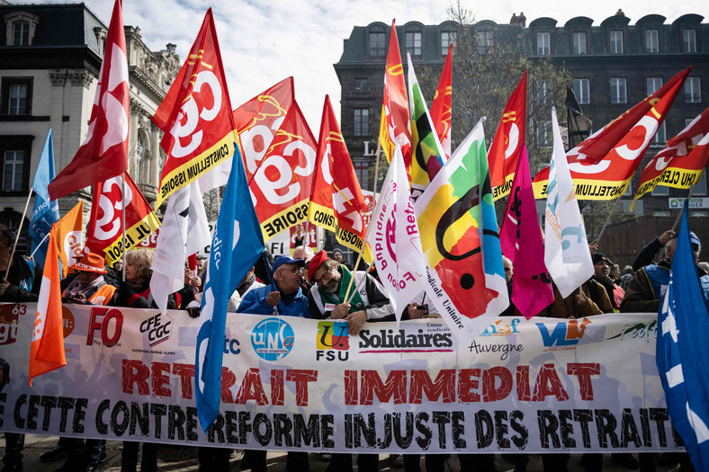 Protesty przeciwko reformie, podnoszącej wiek emerytalny we Francji, Clermont-Ferrand, 28 marca 2023 r.